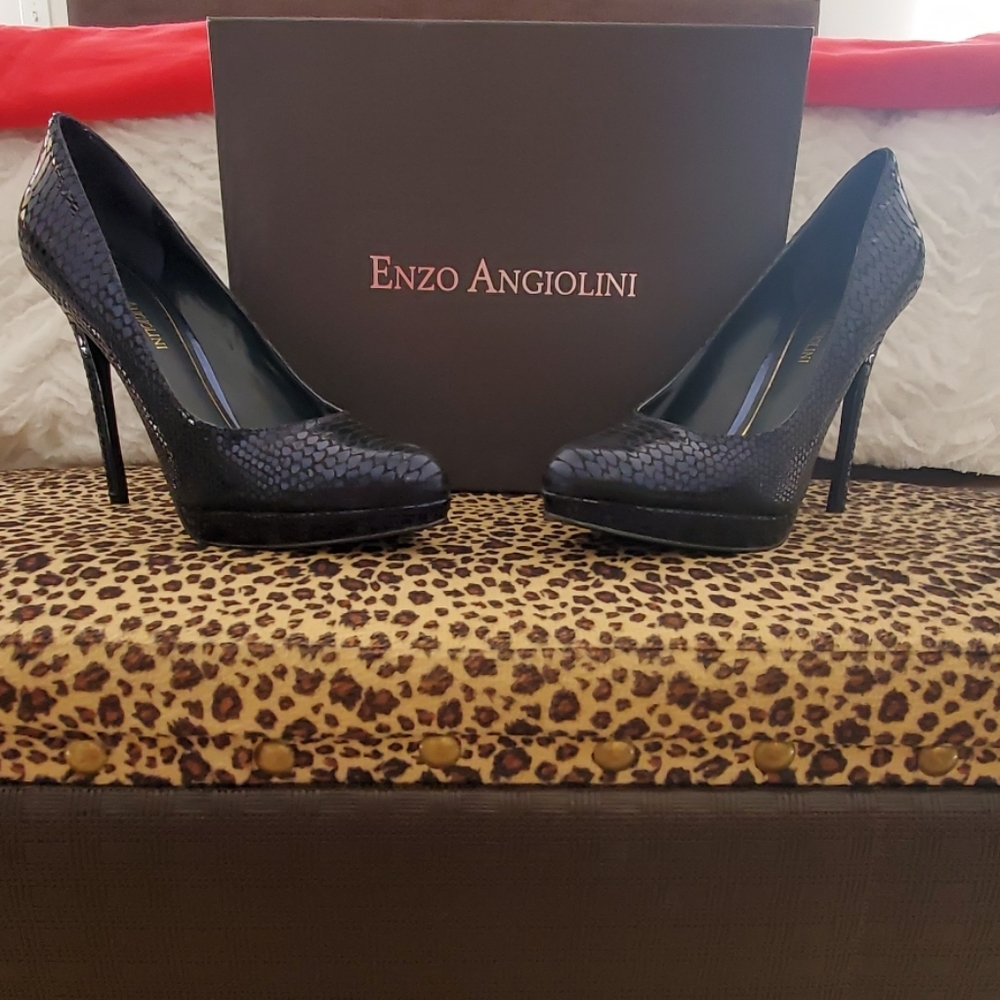 Blue Crocodile Pumps